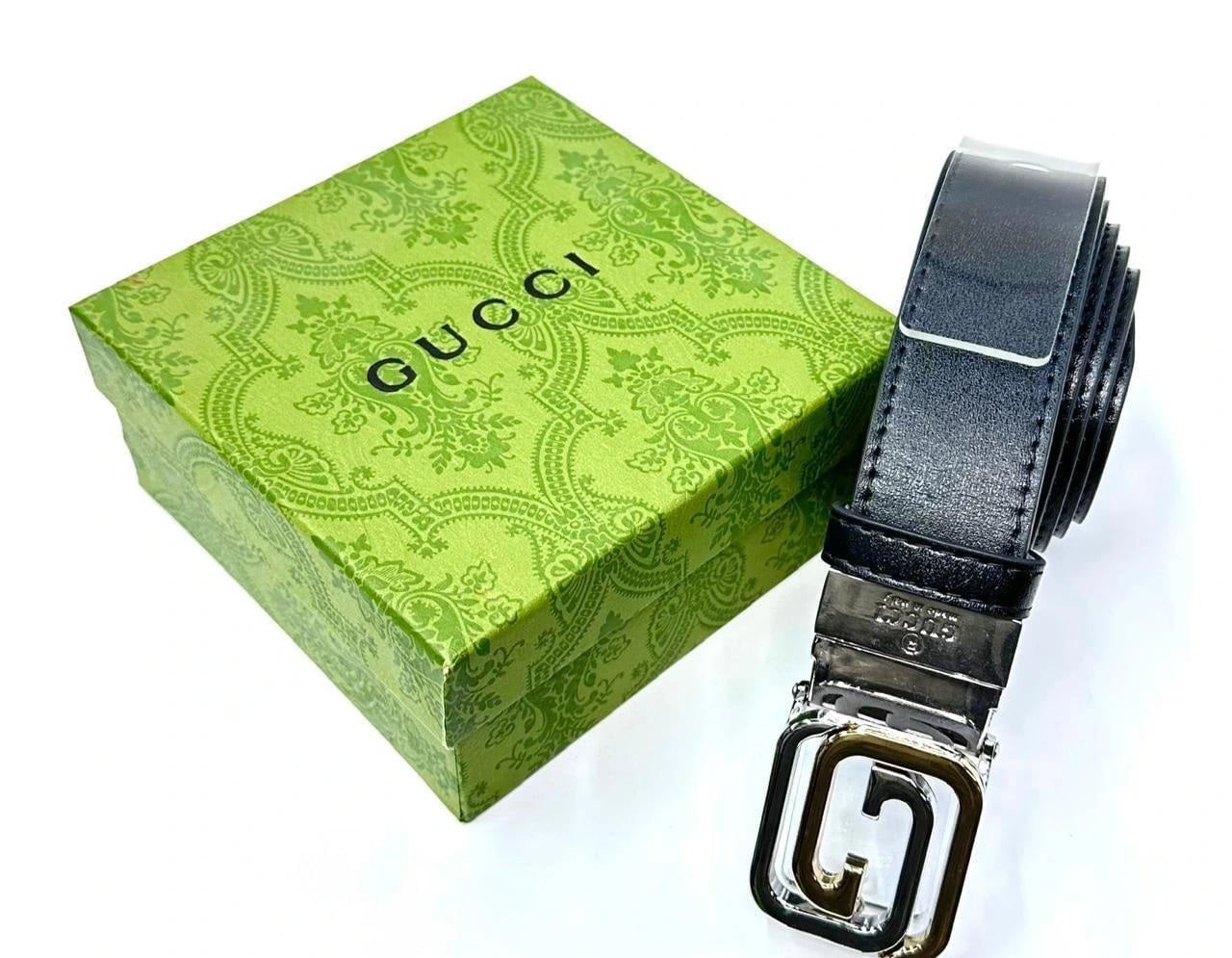 Gucci | حزام متشابك G – جلد محبب أسود مع إكسسوارات سوداء