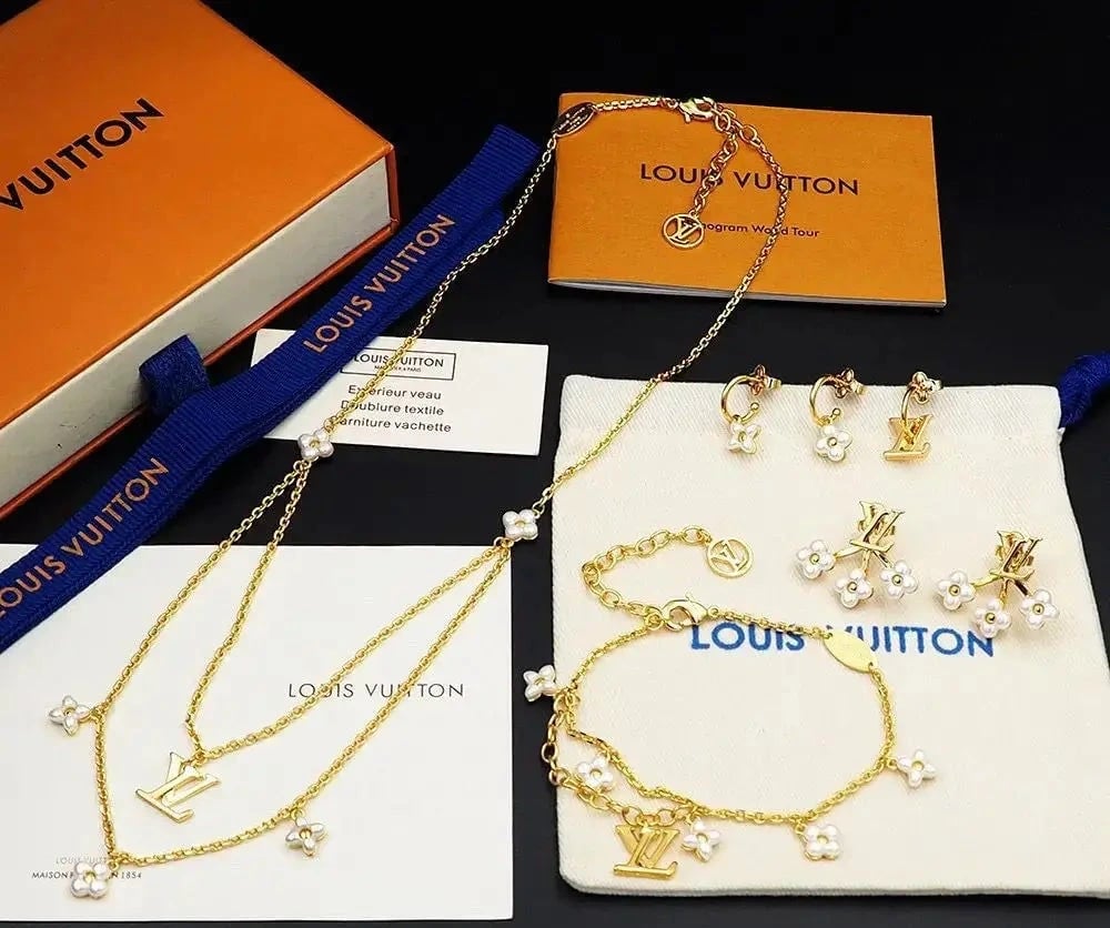Louis Vuitton (GEN-7C9CA177)