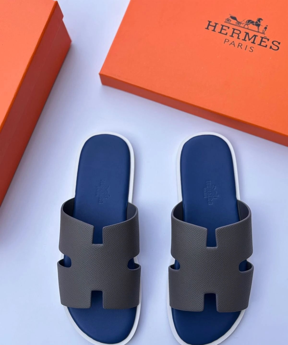 Hermès | صندل إزمير – أسود
