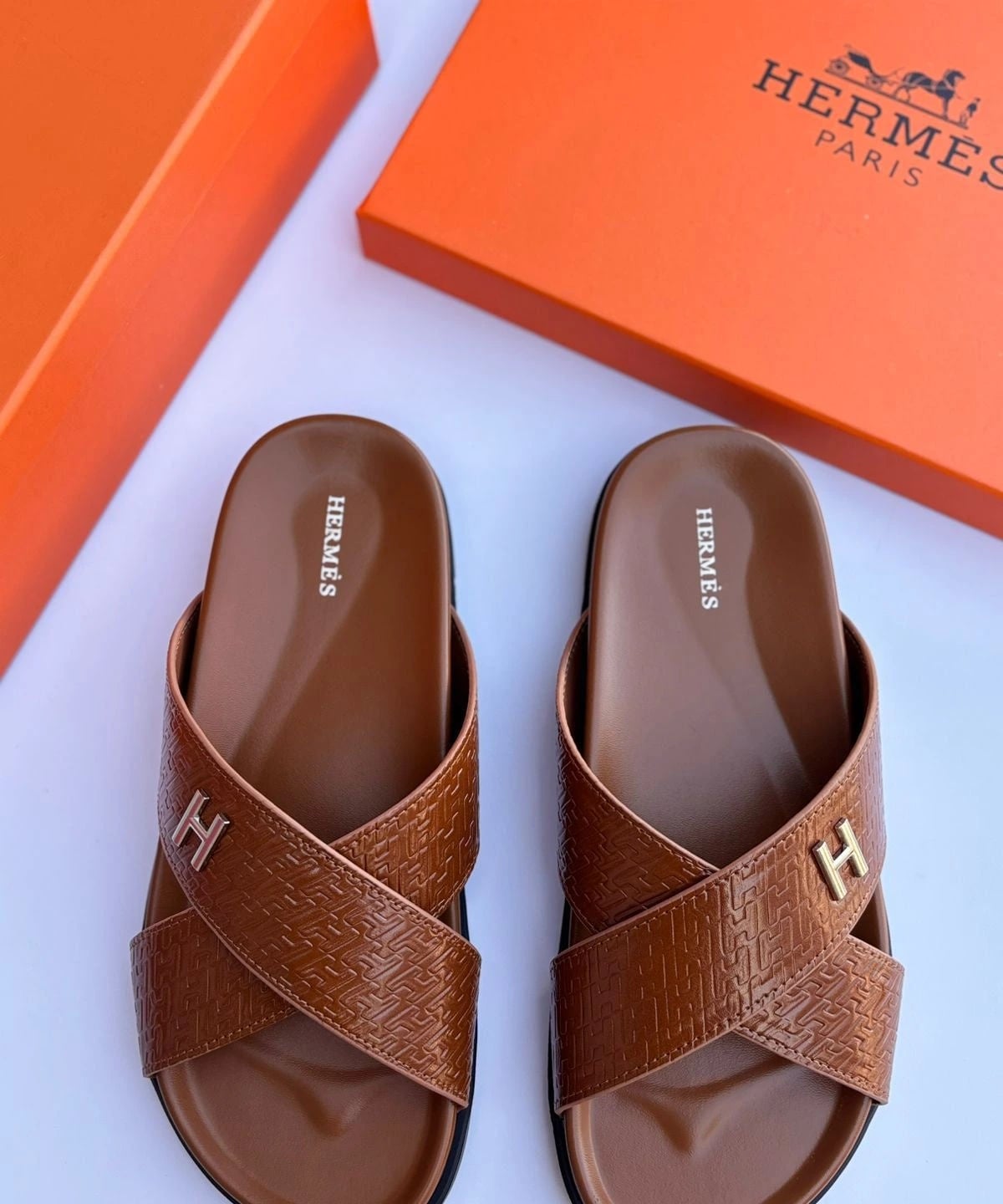 Hermès | Izmir Blanc H 3d Embossing Sandals – Blanc H 3D Embossing