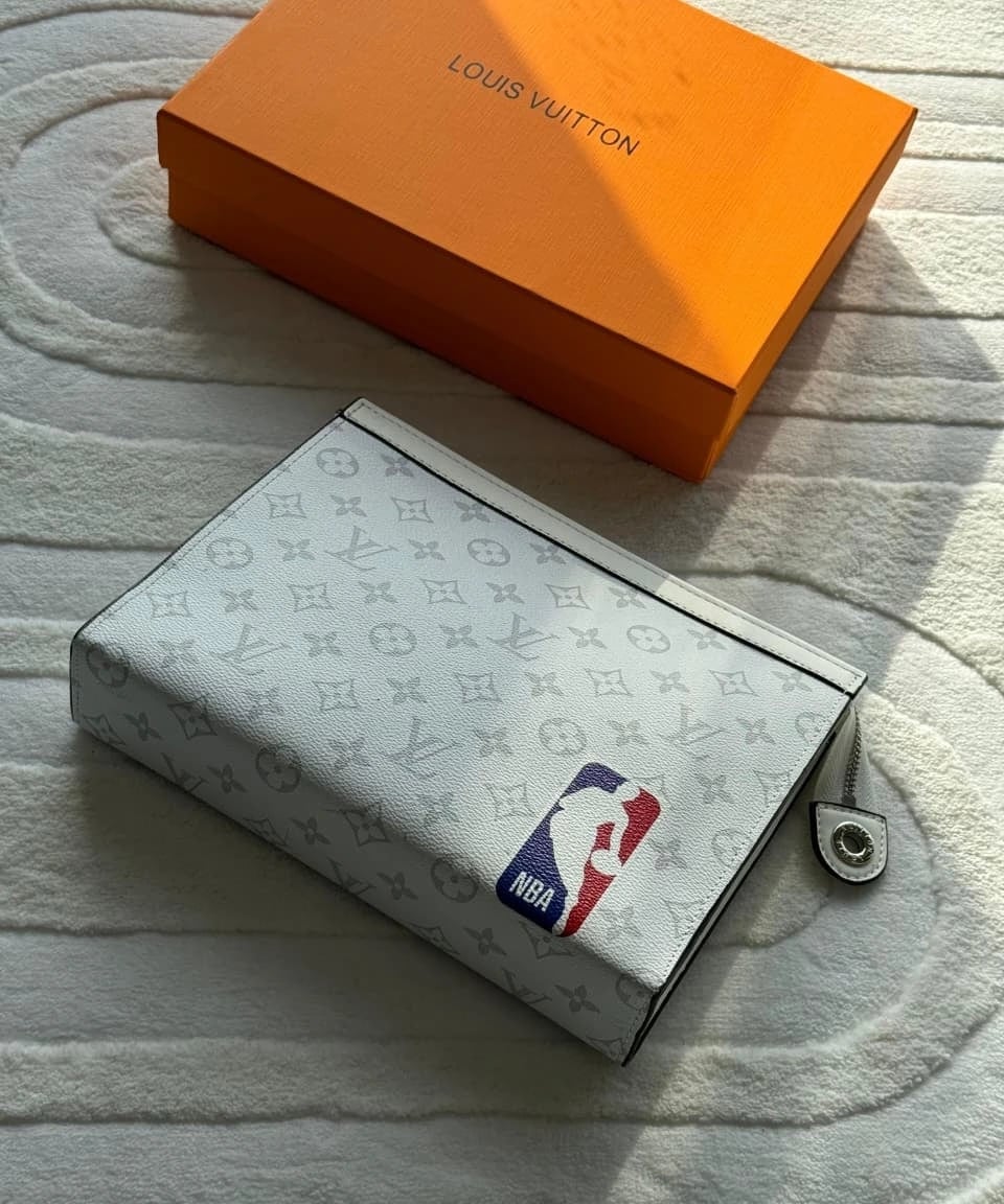 Louis Vuitton | Voyage Grained LV Pouch
