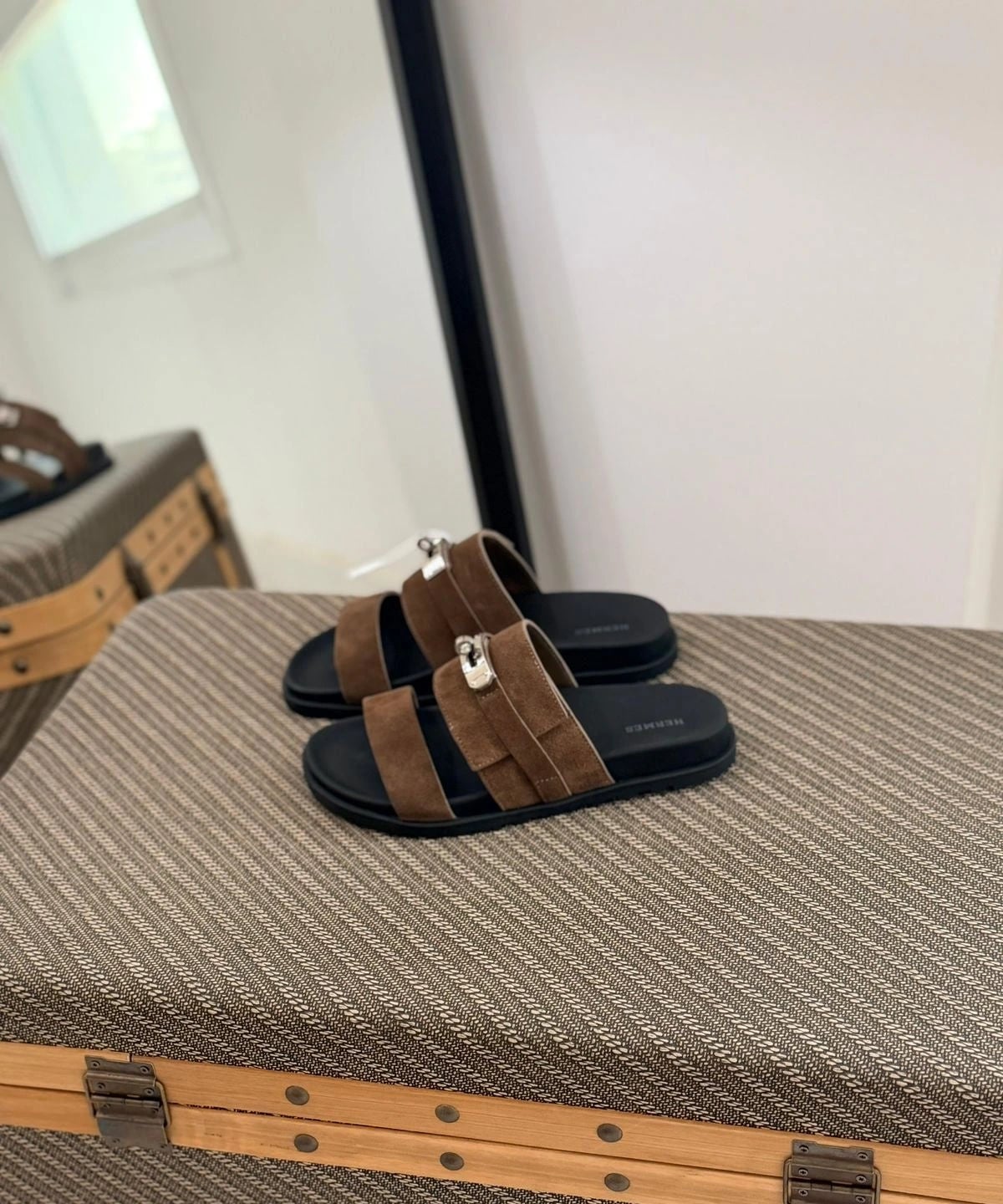 Hermès | صندل إريك – أسود