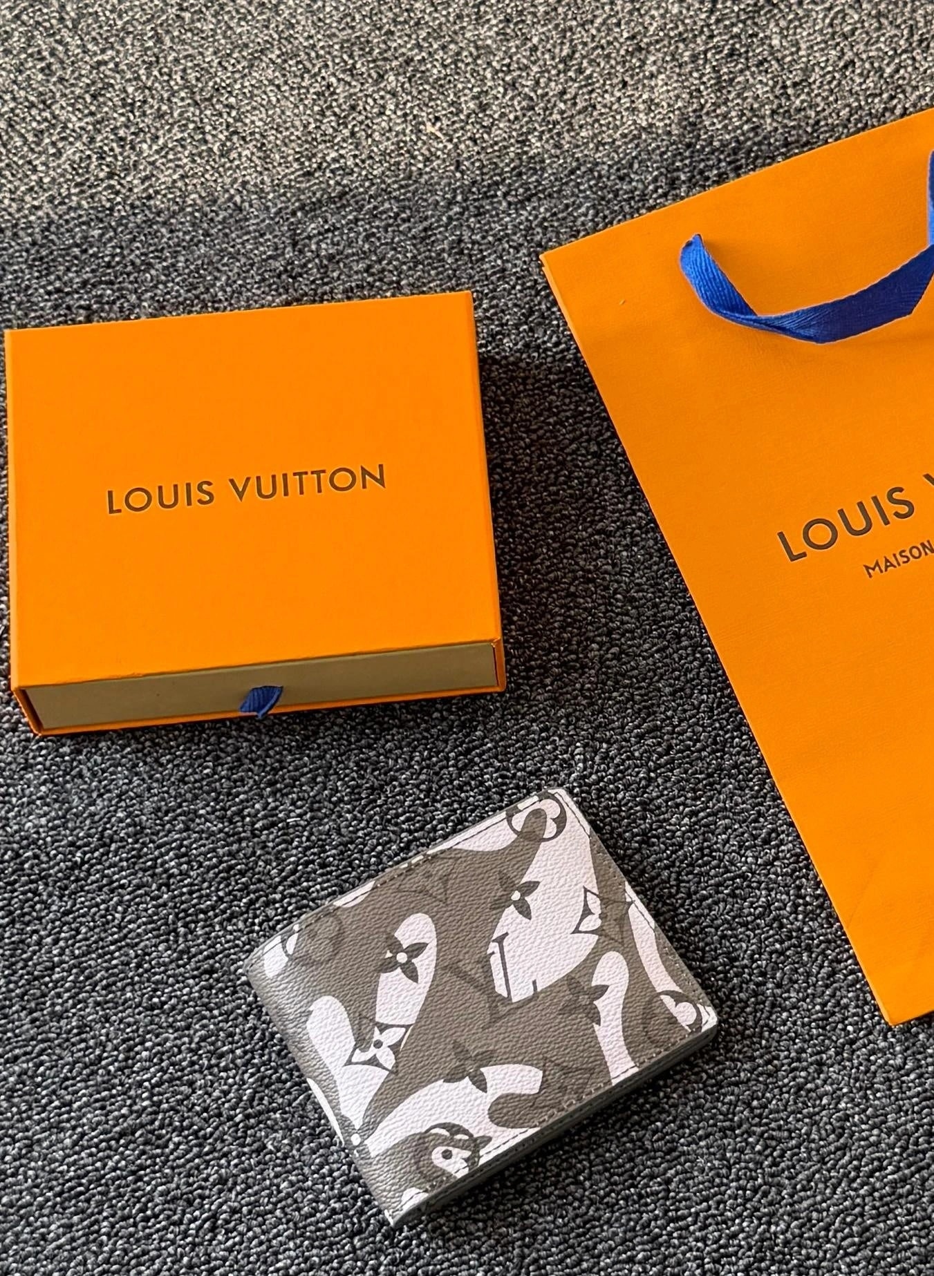 Louis Vuitton | Multiple Chalk Zebra Wallet