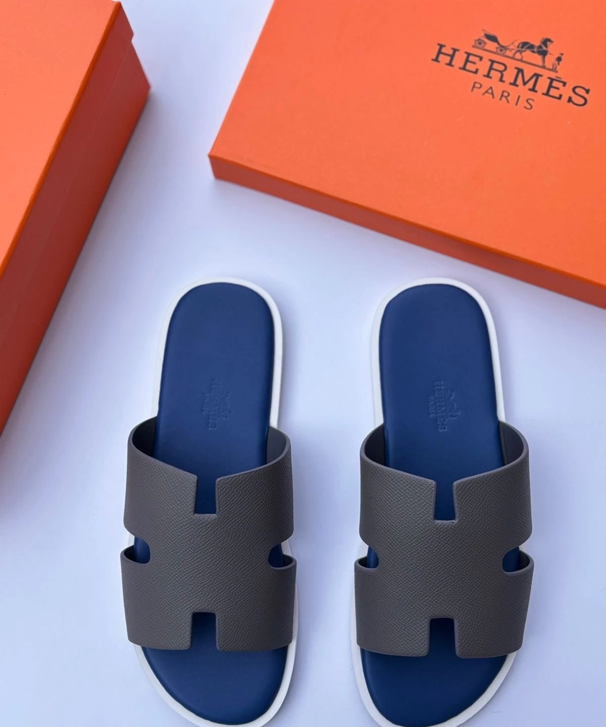 Hermès | صندل إزمير – أسود