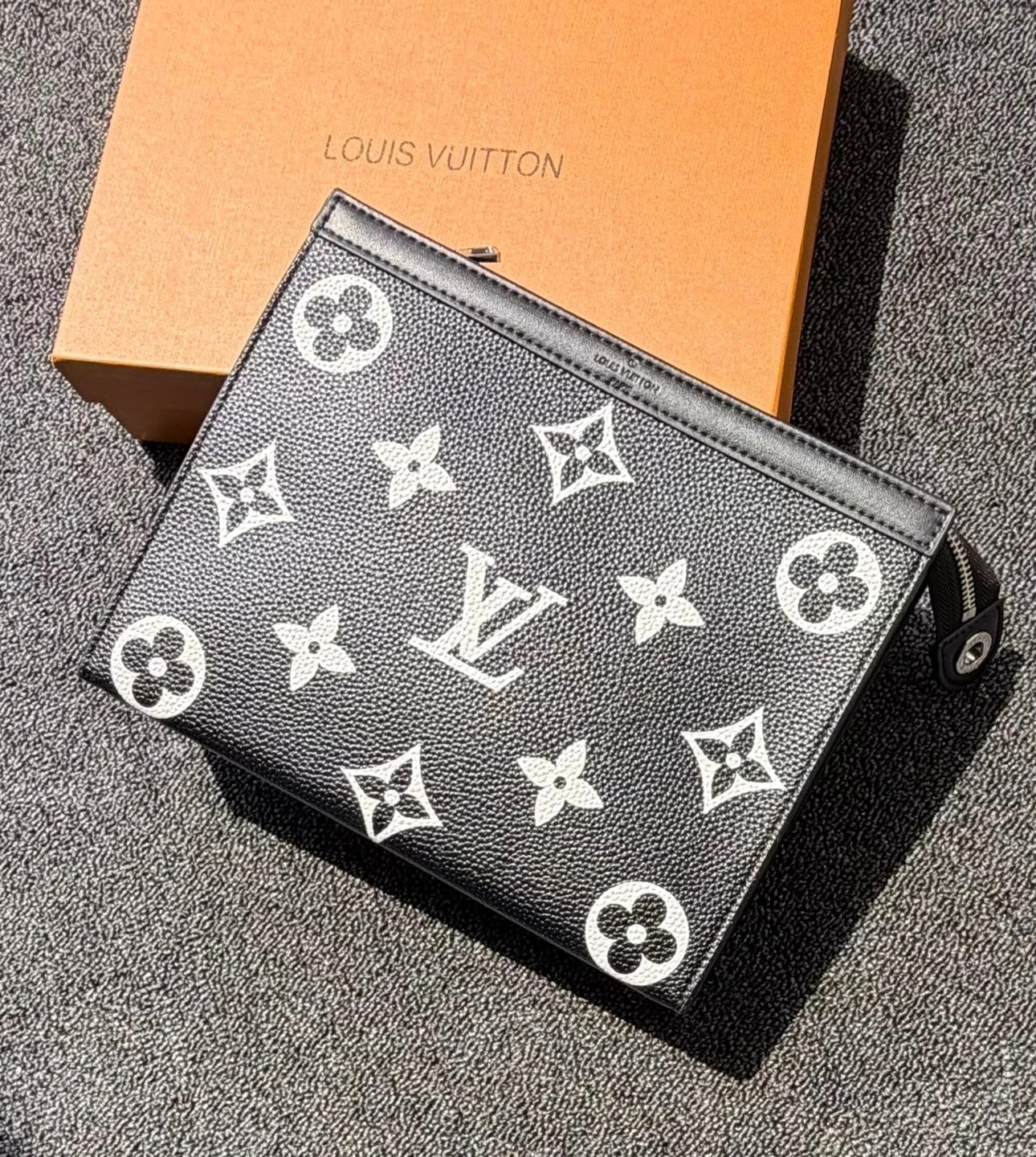 Louis Vuitton | حقيبة مونوجرام فواياج سافاج فاشيتا – أخضر / تان