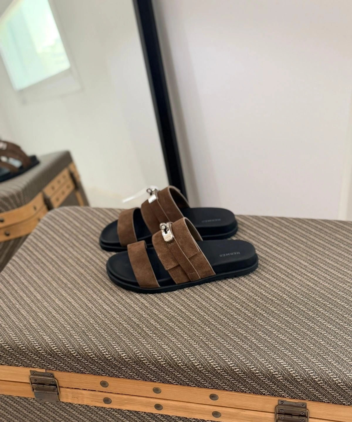 Hermès | صندل إريك – أسود