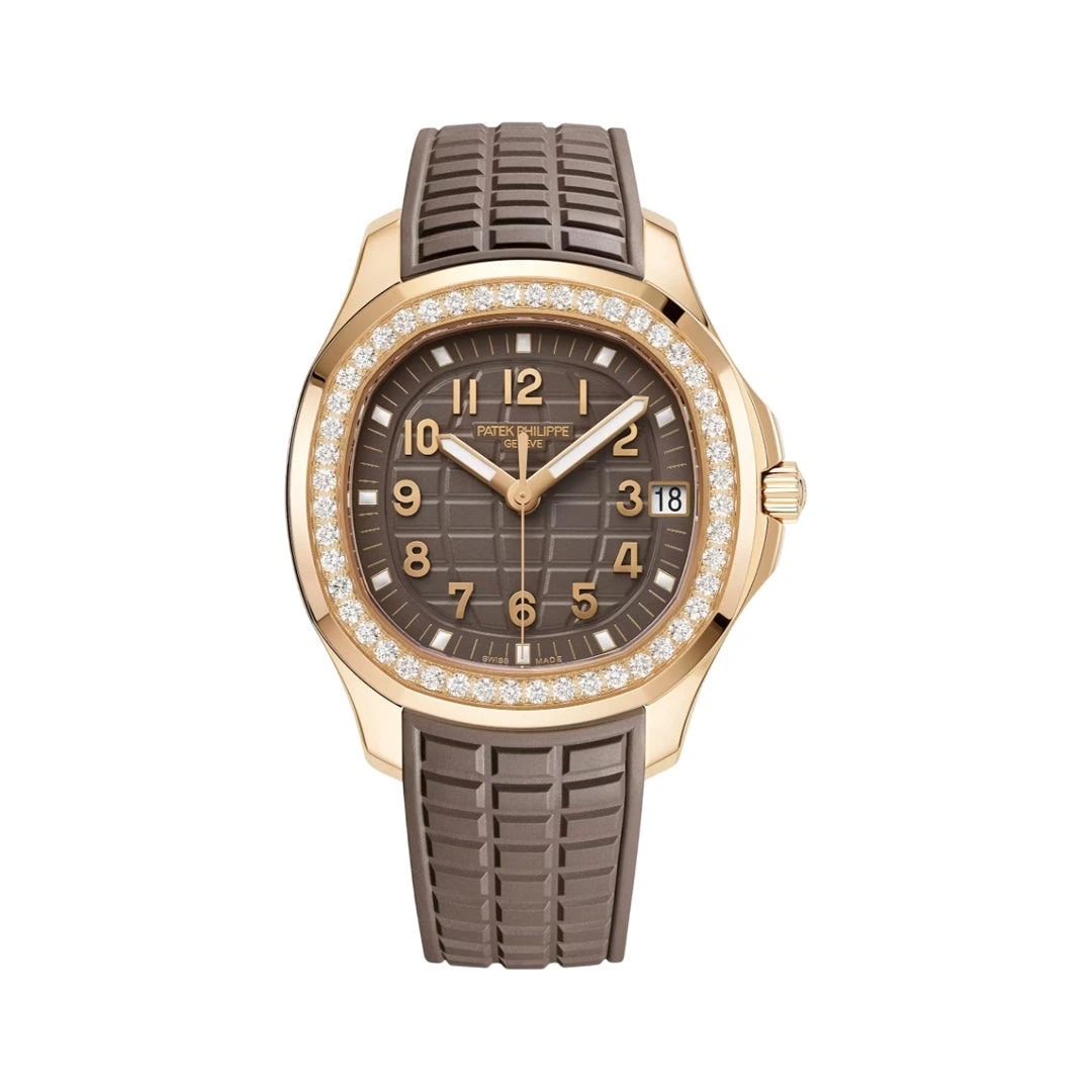 ساعة Patek Philippe Aquanaut من الذهب بمينا بني رمادي داكن