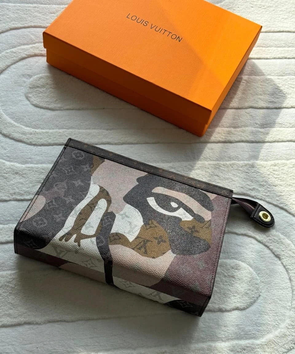 Louis Vuitton | حقيبة صغيرة بنقشة Monogram العملاقة – أسود / أبيض